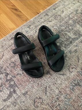 Birkenstock Theda Platform Puffy Velcro sandals
